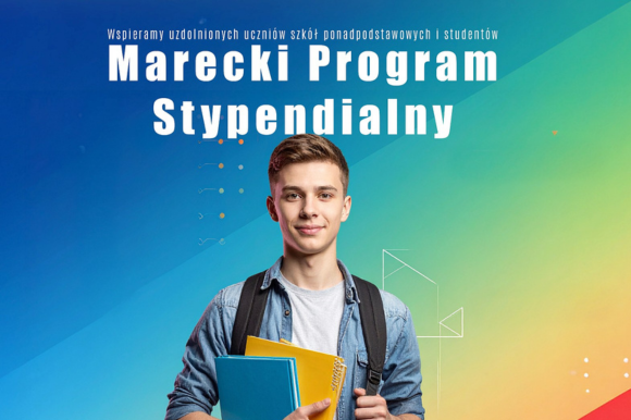 Marecki Program Stypendialny, kolorowe tęczowe tło od ciemno niebieskiego, przez zielony, żółty do czerwonego. Na środku uczeń z plecakiem i książkami w ręce