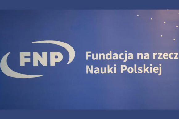 Logo Fundacji na rzecz Nauki Polskiej w siedzibie Fundacji Batorego w Warszawie, 9 bm. (az/dw) PAP/Albert Zawada