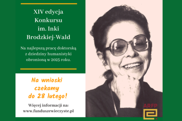 Grafika promująca konkurs im. Inki Brodzkiej-Wald. Na zdjęciu widać uśmiechnięta kobietę w okularach. Grafika w odcieniu zieleni i białego.